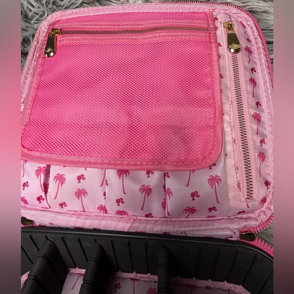 Impressions Vanity BARBIE Pink Cosmetic Bag W/Removable Dividers - Picture 8 of 9